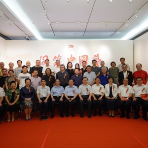 閆傲霜出席致公黨中央慶祝新中國成立70周年美術(shù)書法作品展開幕式