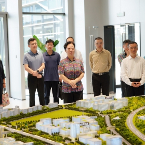 閆傲霜帶隊(duì)赴亦莊國際醫(yī)藥創(chuàng)新公園調(diào)研