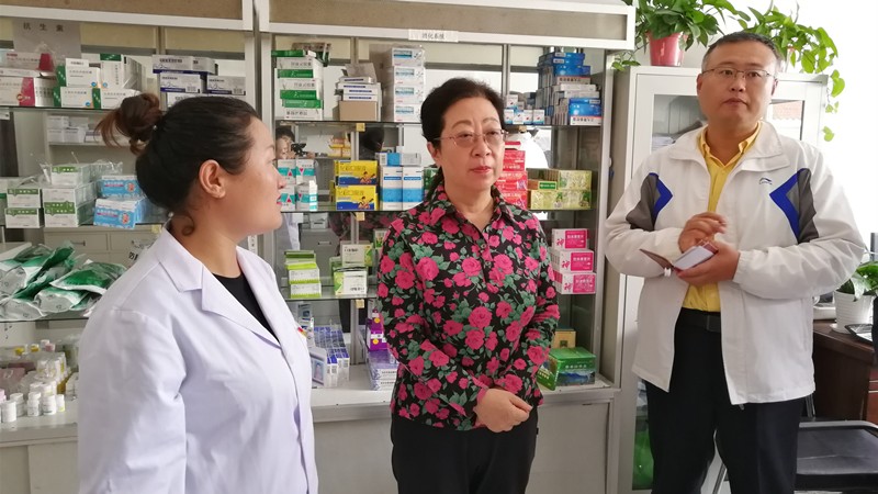 涼山2-20191008閆傲霜在拉克鄉(xiāng)衛(wèi)生院調(diào)研_副本.jpg