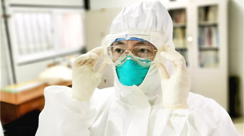 20200229向疫而行 義不容辭——記廣安門醫(yī)院感染疾病科副主任陳蘭羽3_副本.jpg