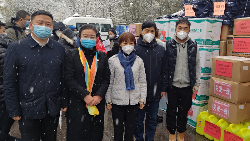 20211107致公黨昌平區(qū)工委參加“關(guān)愛(ài)抗疫一線人員送溫暖”捐贈(zèng)活動(dòng)_副本.jpg