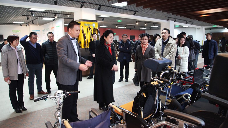 03-2018年2月 市委就“建設(shè)高水平無障礙公共環(huán)境”課題到北京市殘疾人輔助器具資源中心調(diào)研_副本_副本.jpg