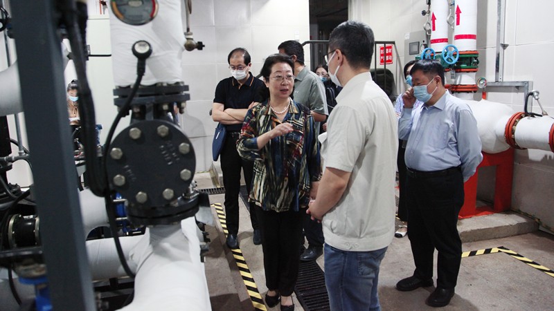 12-2021年5月  市委開展“北京智能化供熱技術(shù)路徑與政策研究”調(diào)研，考察方莊供熱服務(wù)中心_副本.jpg