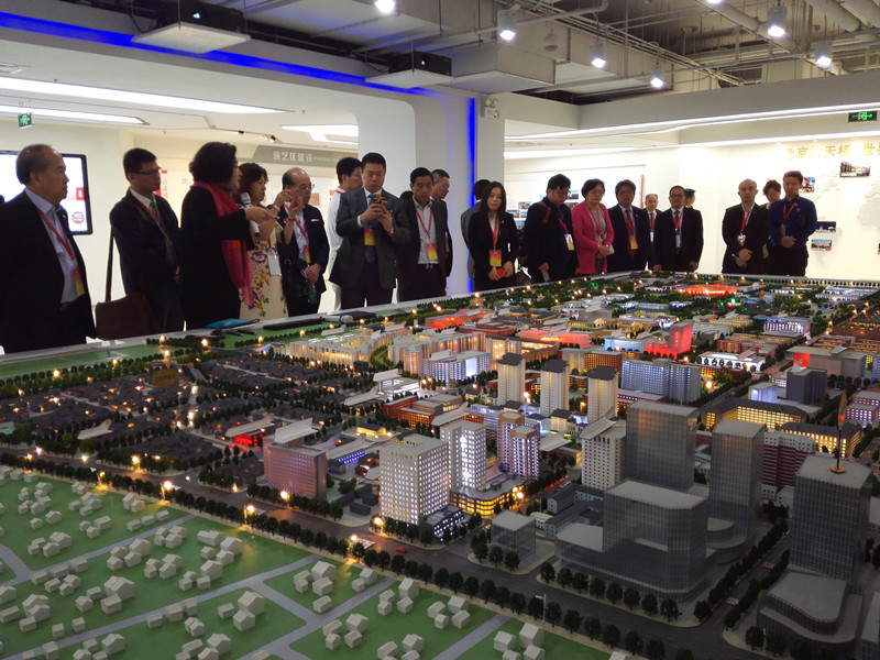 01-2017年9月 市委組織海外僑團(tuán)參觀天橋藝術(shù)中心_副本.jpg