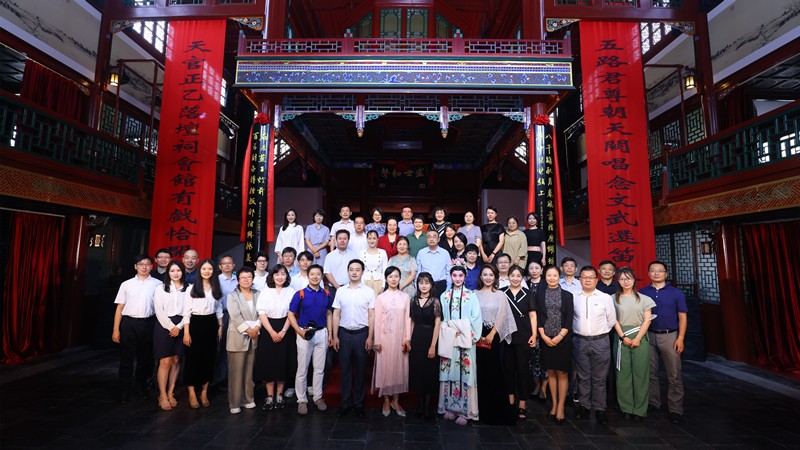 20220726閆傲霜出席致公黨西城區(qū)委“以文化人 以藝通心”——“京致閱讀”活動2_800.jpg