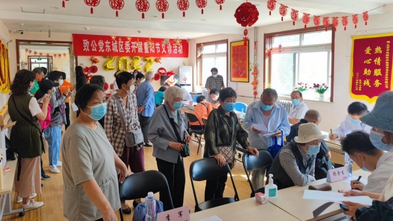 20220924致公黨東城區(qū)委開(kāi)展重陽(yáng)“致惠公益義診”活動(dòng)_副本.jpg