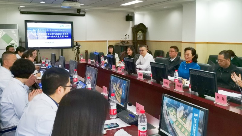 20230329閆傲霜就“充分發(fā)揮北京科學(xué)研究與臨床醫(yī)學(xué)優(yōu)勢，大力推動醫(yī)藥健康產(chǎn)業(yè)高質(zhì)量發(fā)展”到北京積水潭醫(yī)院調(diào)研_800.jpg