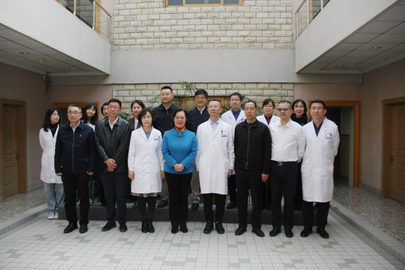 20230329閆傲霜就“充分發(fā)揮北京科學(xué)研究與臨床醫(yī)學(xué)優(yōu)勢，大力推動醫(yī)藥健康產(chǎn)業(yè)高質(zhì)量發(fā)展”到北京積水潭醫(yī)院調(diào)研2_副本.jpg