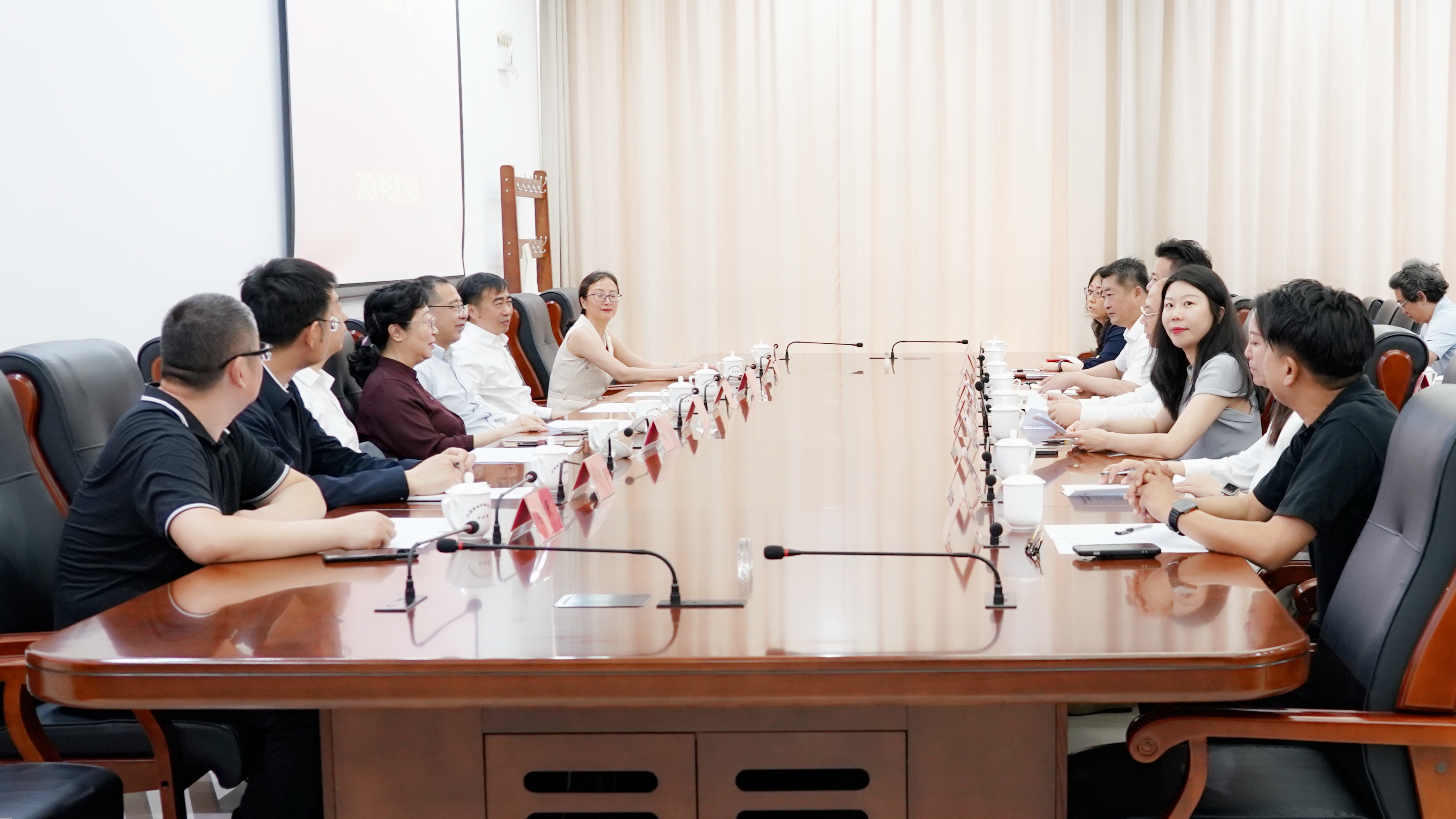 會(huì)議現(xiàn)場.jpg
