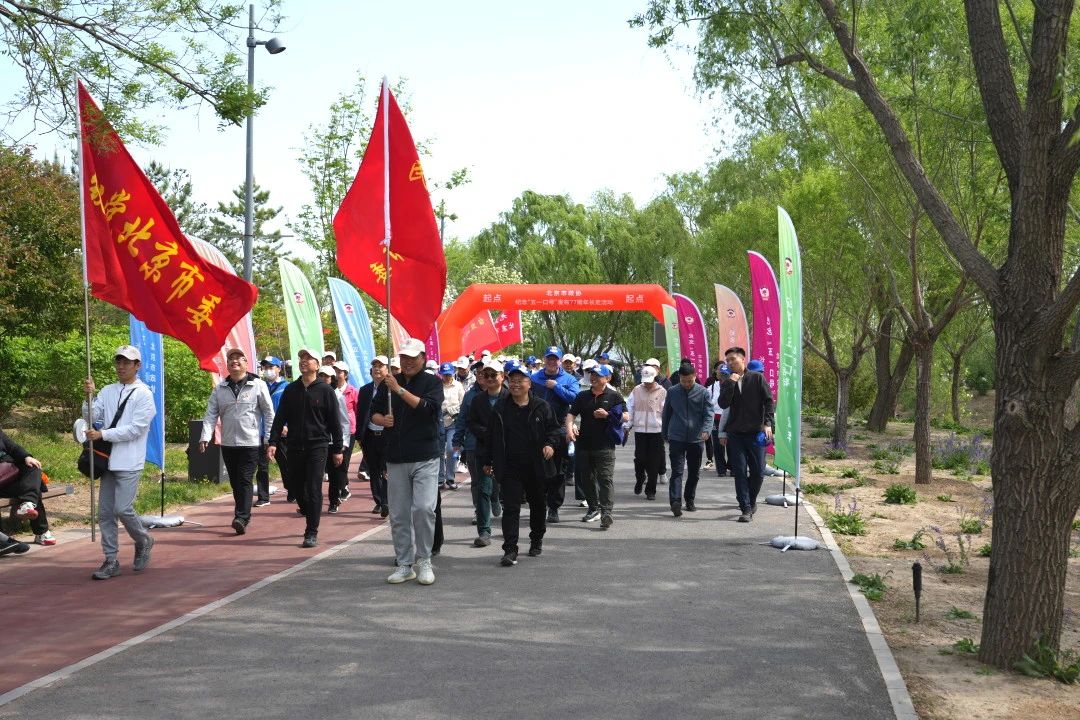 20250425市政協(xié)舉辦紀(jì)念“五一口號”發(fā)布77周年長走活動(dòng) 魏小東參加3.jpg