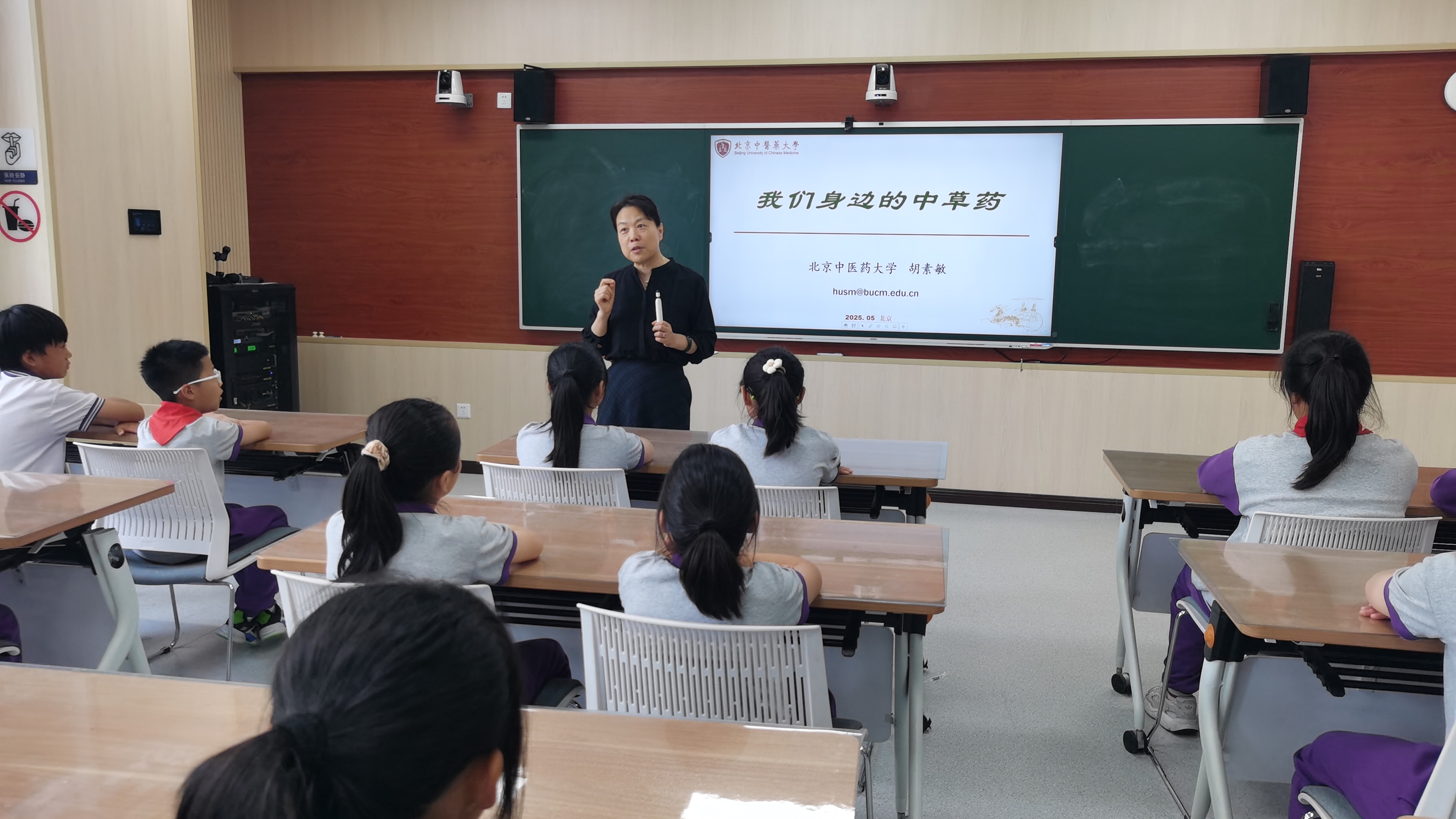20250515_胡素敏教授在授課_1200.jpg